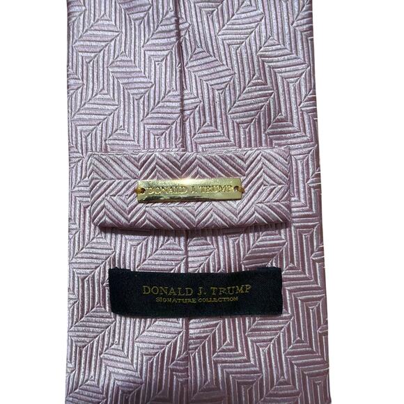 Donald Trump Signature Presidential Seal Collection Tie 100% Silk Pink Gold Bar - Picture 3 of 4
